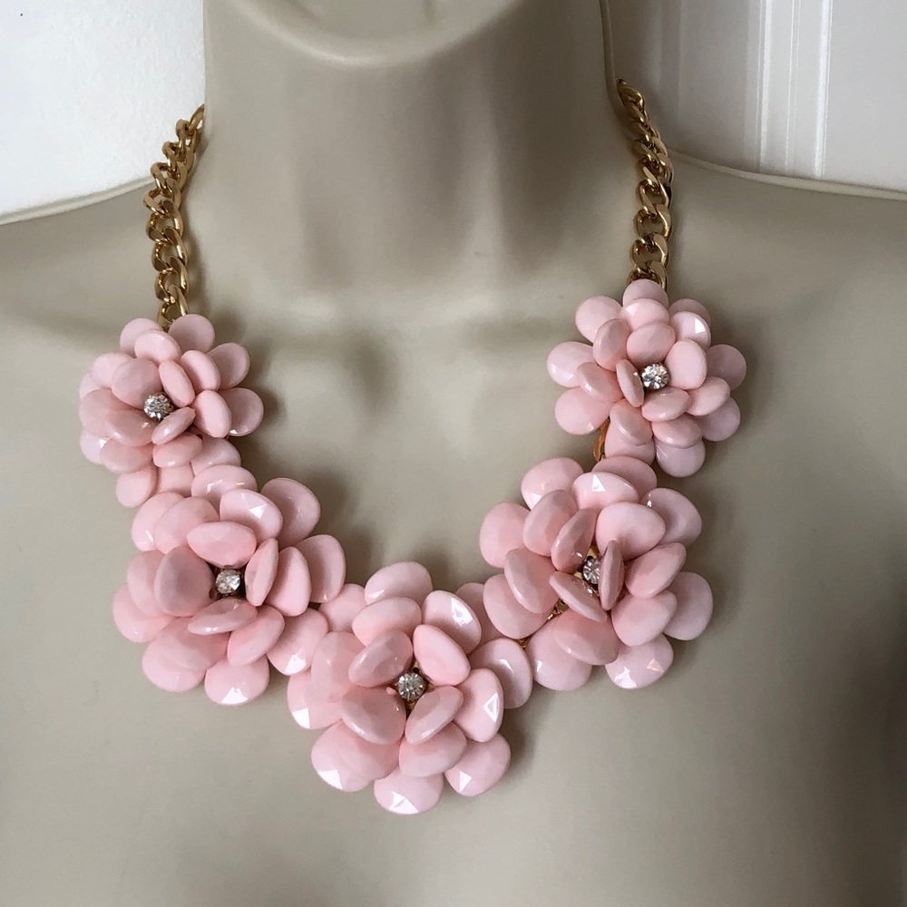 NWOT pink floral and gold necklace with rhinestone